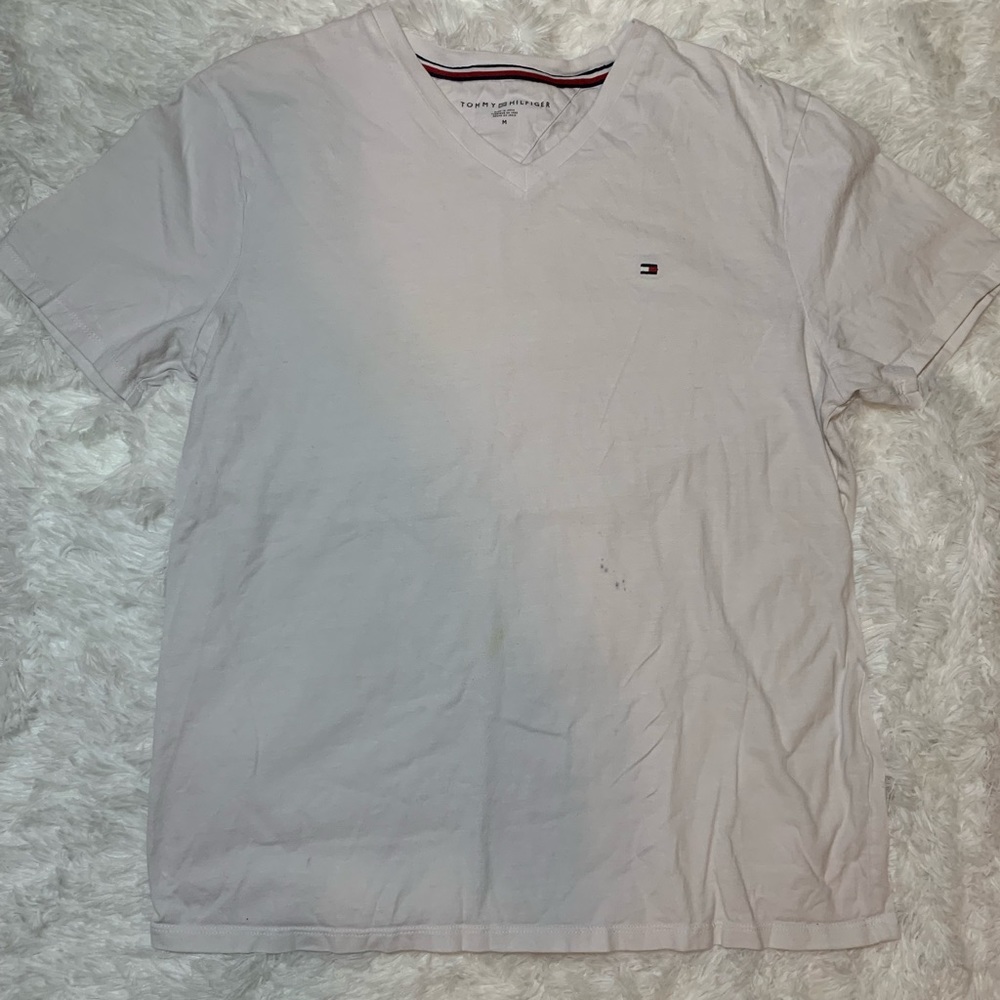 white Tommy Hilfiger tshirt